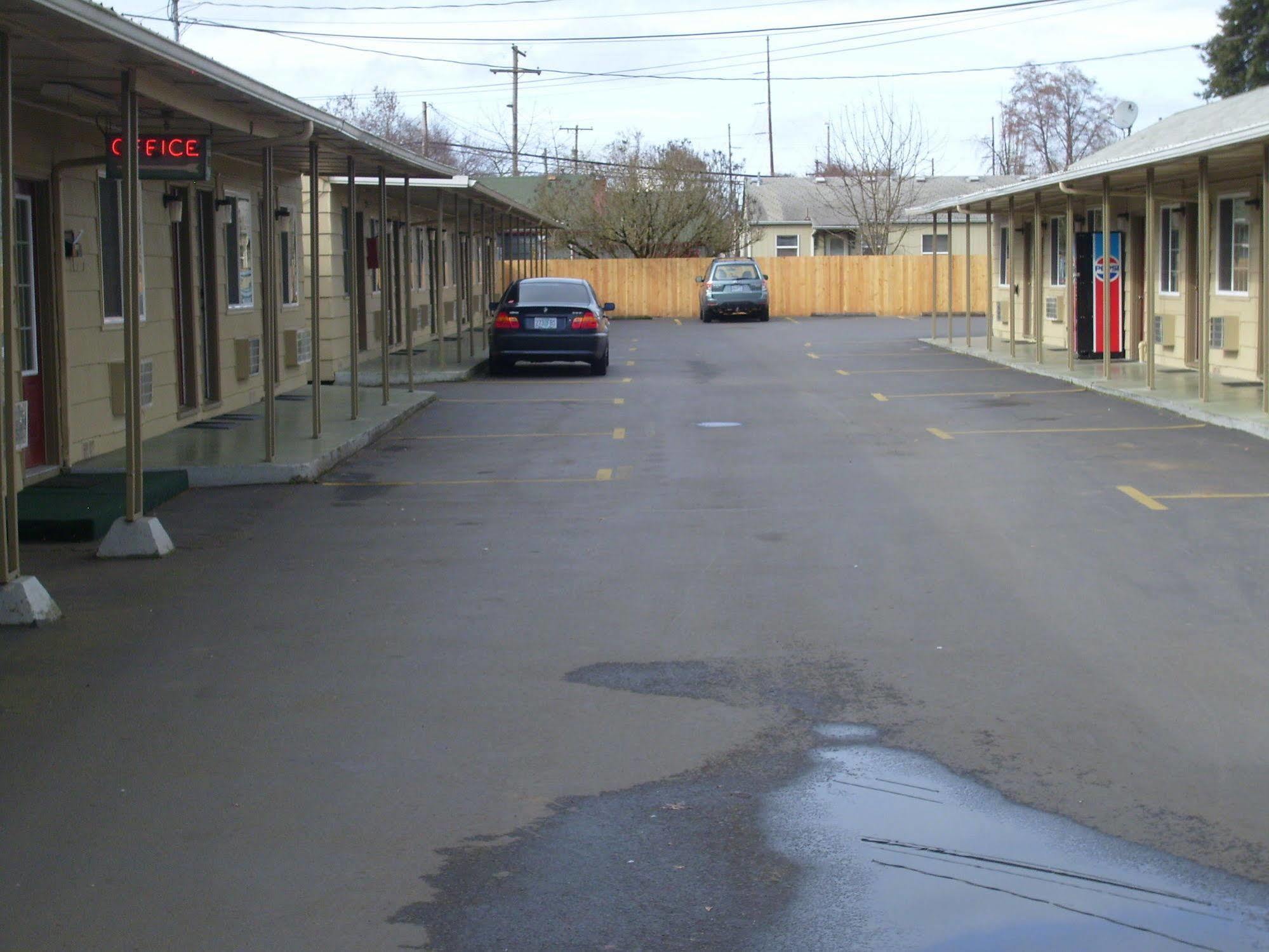 Cascade City Center Motel レバノン エクステリア 写真